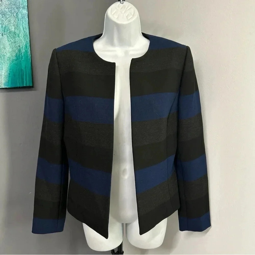 Tahari Women’s 6 Blue Gray Black Wide‎ Striped Collarless Blazer Corpcore Preppy